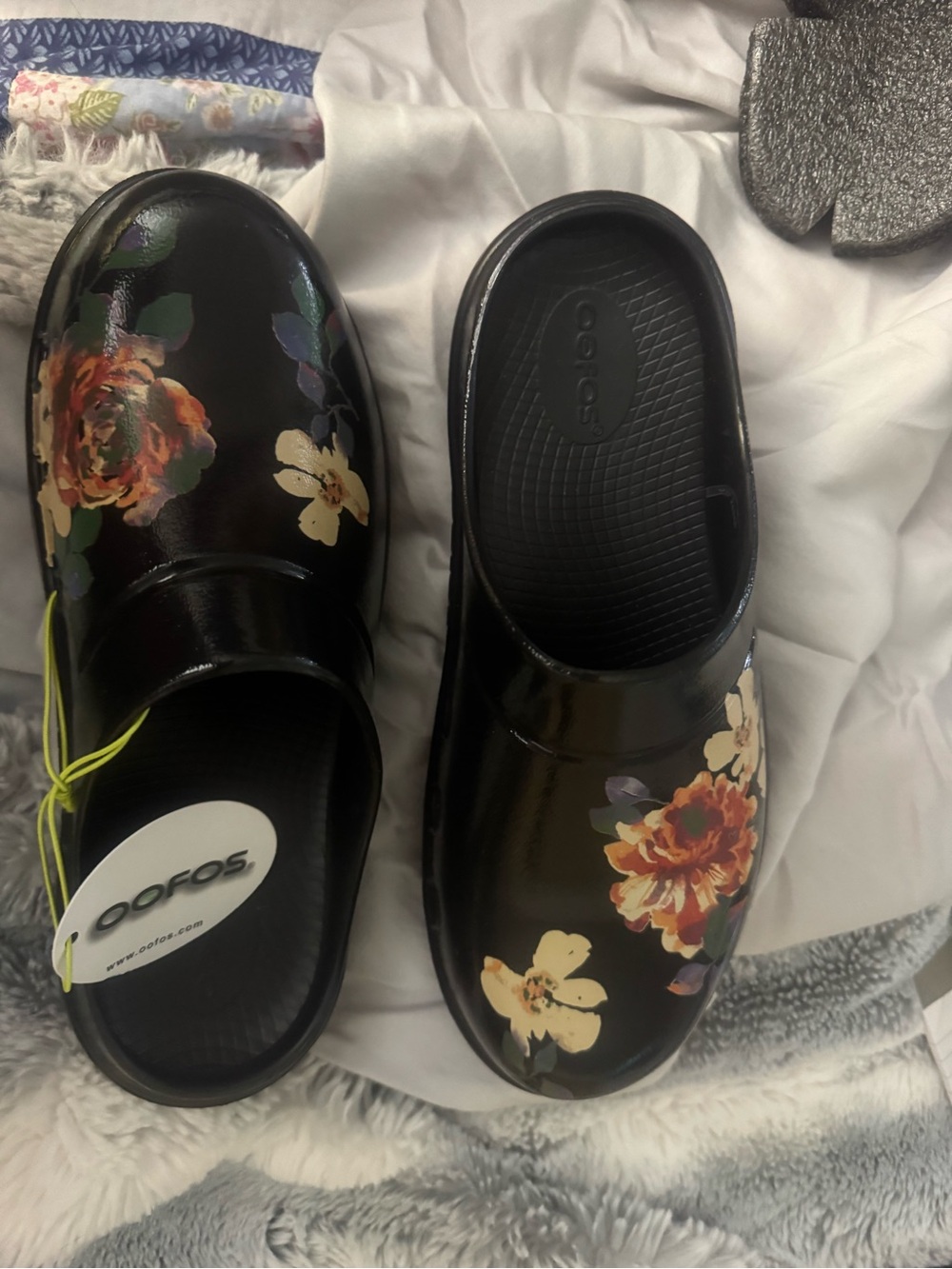 OOFOS Black Floral Women's Clogs